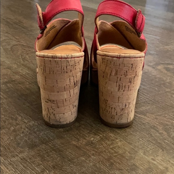 Red BORN wedge shoes - Picture 3 of 13